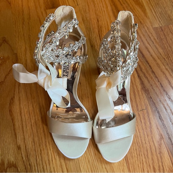 Badgley Mischka Everafter Embellished Block Heel size 5 1/2 - Picture 2 of 6